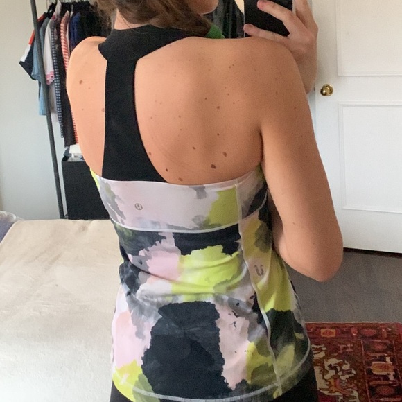 Lululemon scoop neck workout top - Picture 2 of 5
